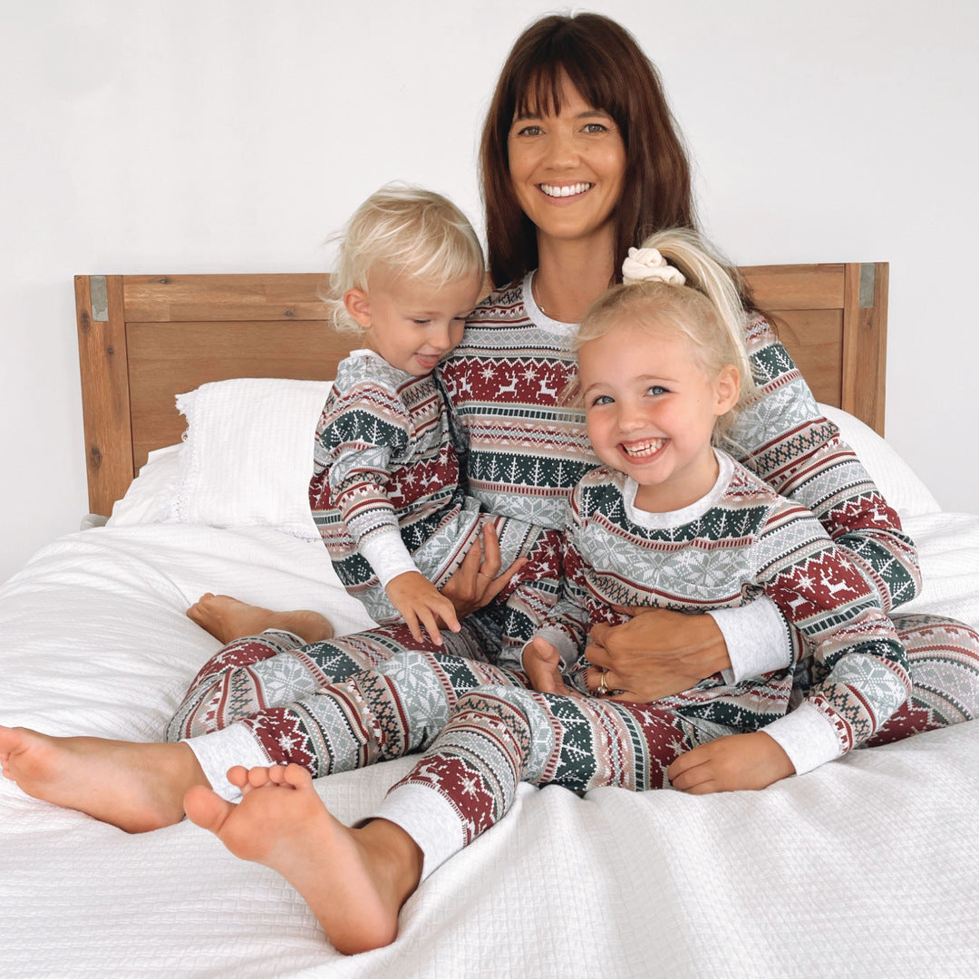 Bijpassende familie kerstthema lange mouw en broek pyjama set