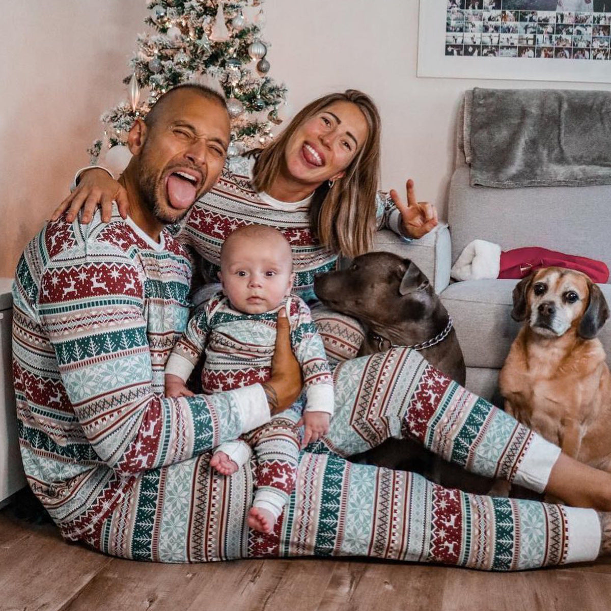 Bijpassende familie kerstthema lange mouw en broek pyjama set