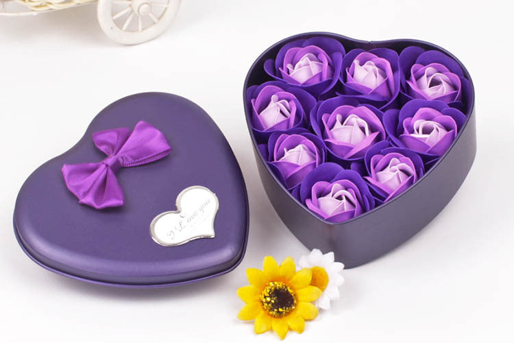 Heart Shaped 9 Mini Flower Rose Gift