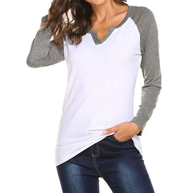 Camiseta raglan de pescoço de dois tons