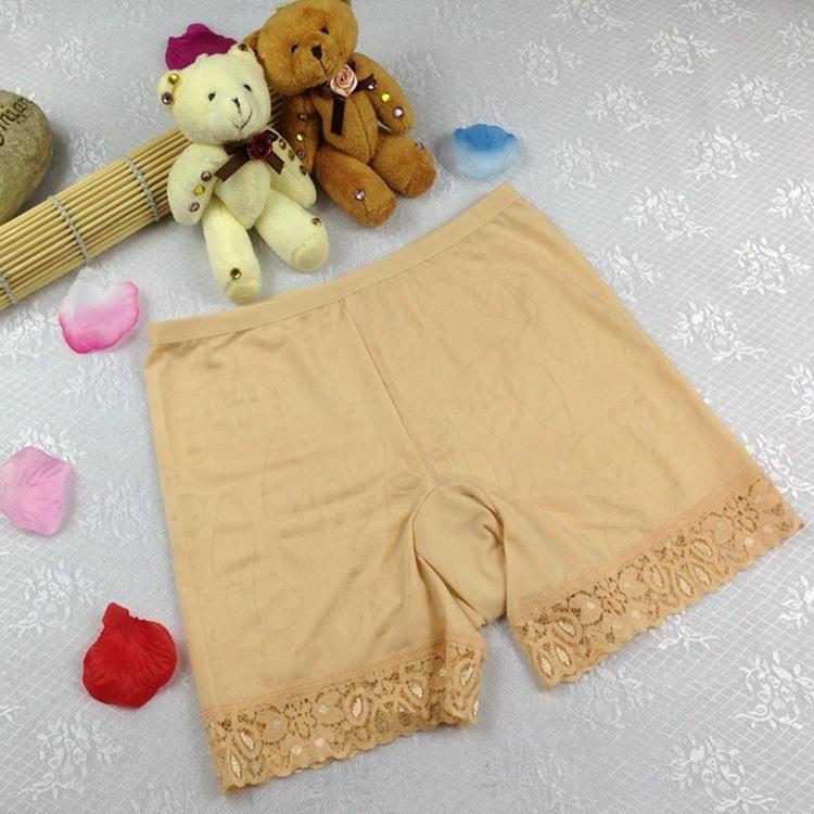 Panty corto tipo boyshort con dobladillo de encaje