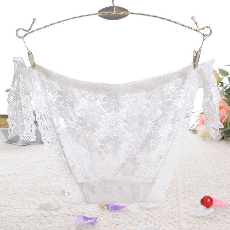 Panty de encaje transparente con lazo a la cadera