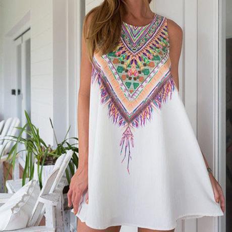 Weißes Tipi-Kleid mit Tribal-Print